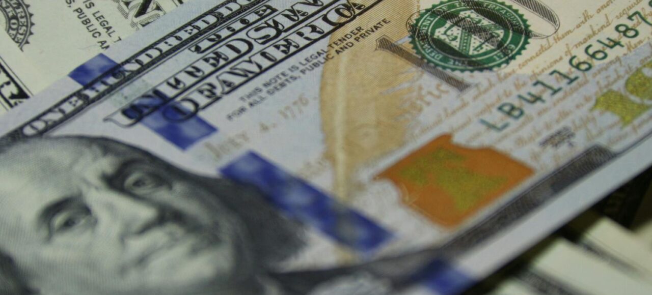 Learn which dollar bills to bring to Kenya, how to convert Dollars to Kes, and smart tips for hassle-free currency exchange.
