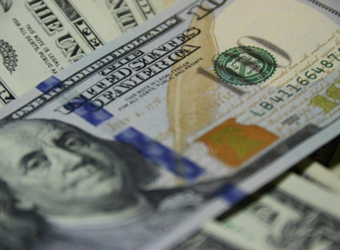 Learn which dollar bills to bring to Kenya, how to convert Dollars to Kes, and smart tips for hassle-free currency exchange.